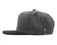 SASQUATCH 6-Panel Flat Snapback Grey Black